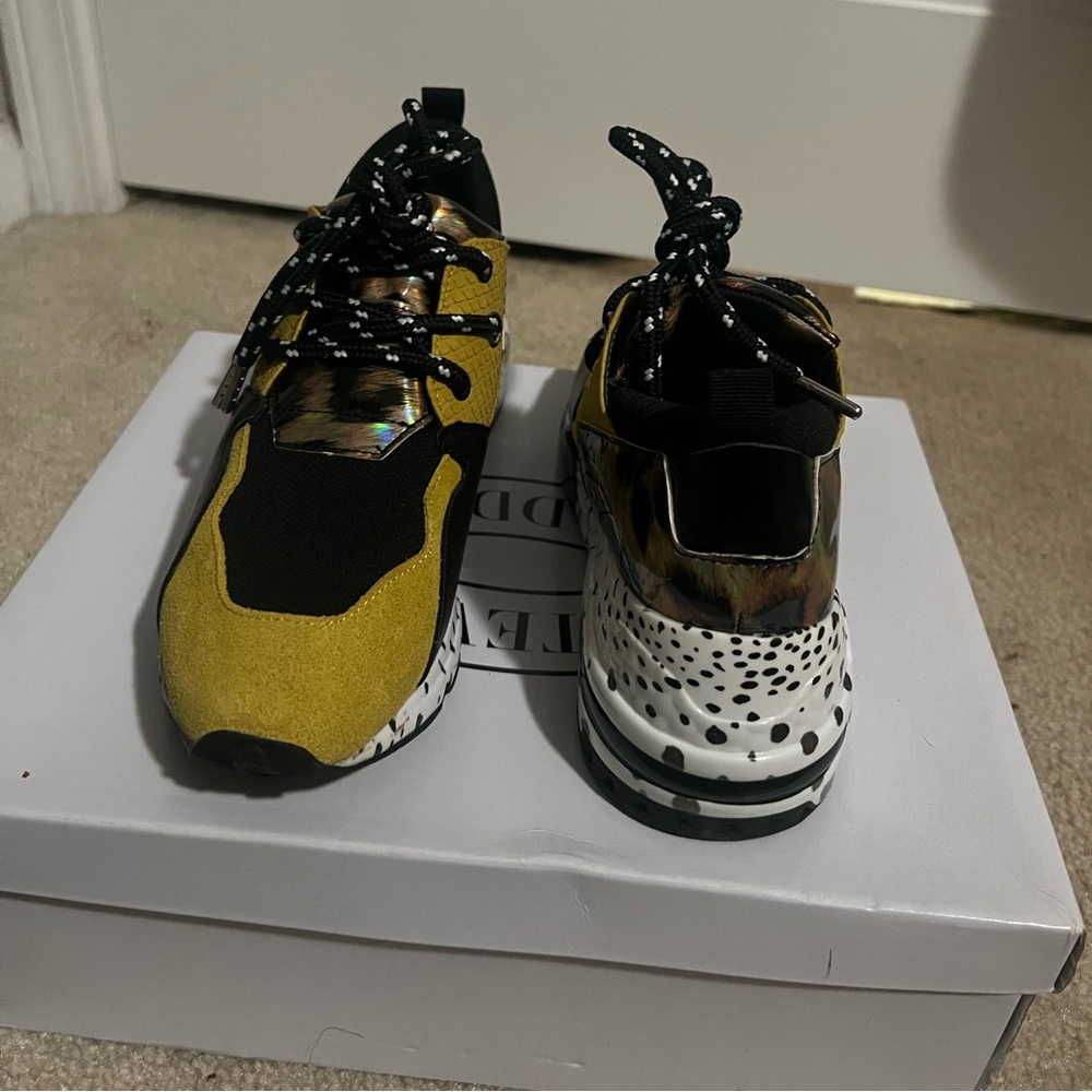Steve Madden Sneakers - Picture 4 of 6